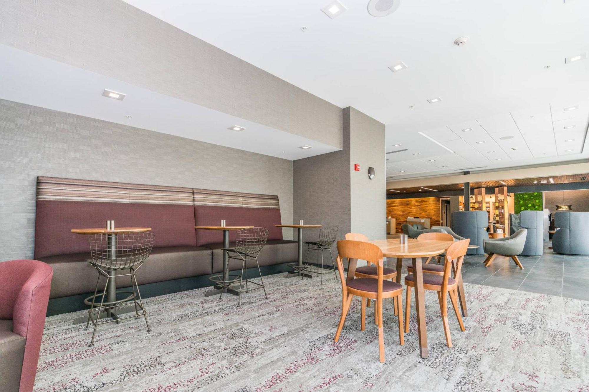 Courtyard By Marriott West Springfield Hotel Exterior photo