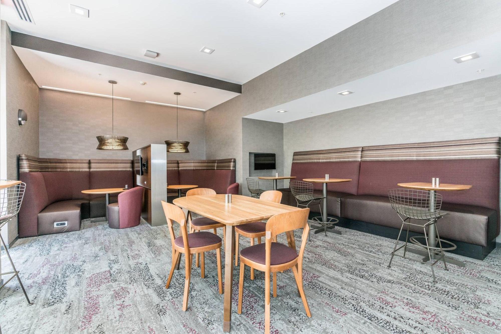 Courtyard By Marriott West Springfield Hotel Exterior photo